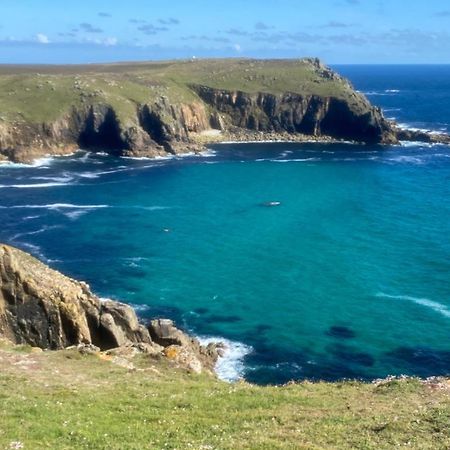 2 Bedroom Cottage Sleeps 4 With Hot-Tub, & Shared Pool Use Sennen Exterior foto