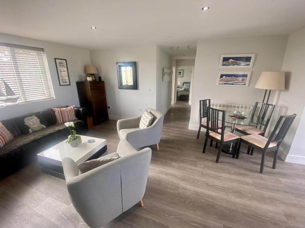 2 Bedroom Cottage Sleeps 4 With Hot-Tub, & Shared Pool Use Sennen Exterior foto