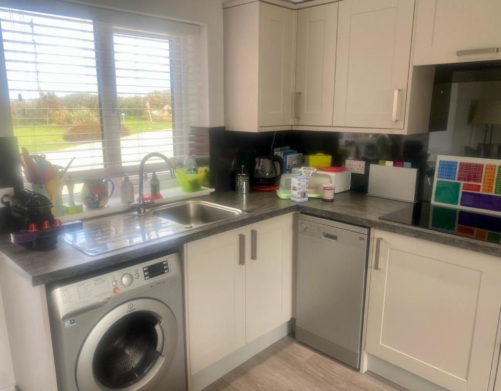 2 Bedroom Cottage Sleeps 4 With Hot-Tub, & Shared Pool Use Sennen Exterior foto