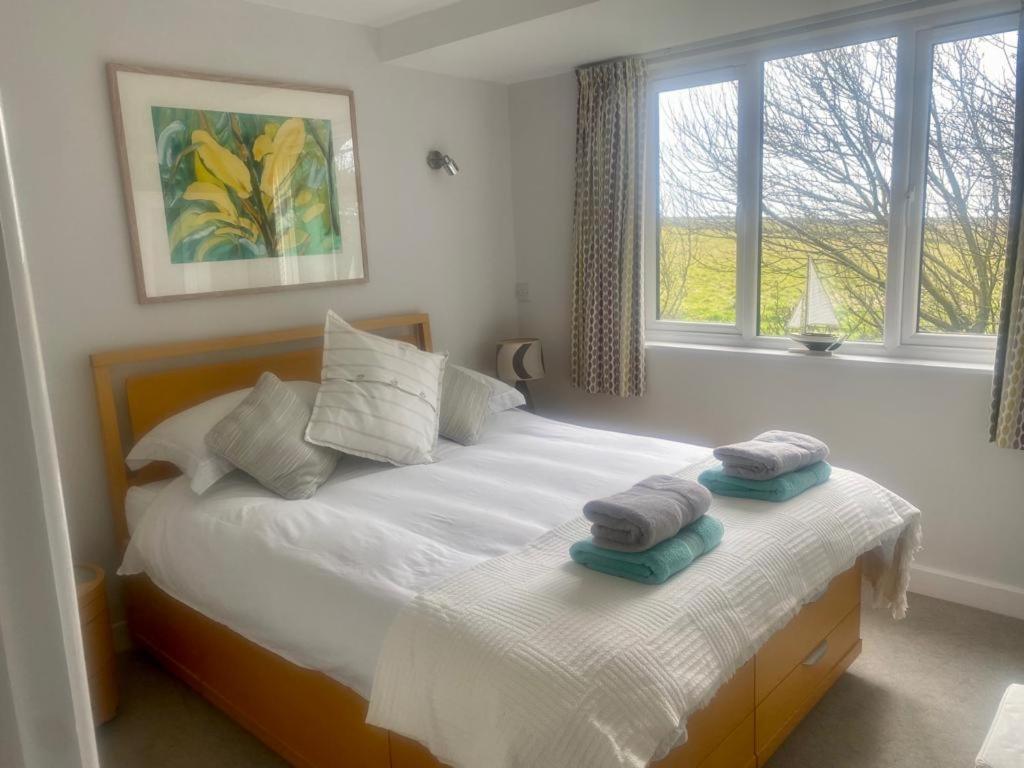 2 Bedroom Cottage Sleeps 4 With Hot-Tub, & Shared Pool Use Sennen Exterior foto
