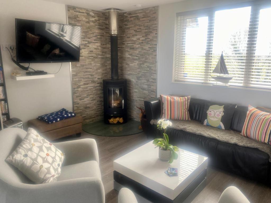 2 Bedroom Cottage Sleeps 4 With Hot-Tub, & Shared Pool Use Sennen Exterior foto