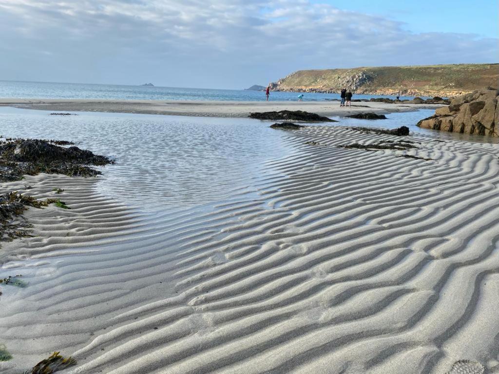 2 Bedroom Cottage Sleeps 4 With Hot-Tub, & Shared Pool Use Sennen Exterior foto