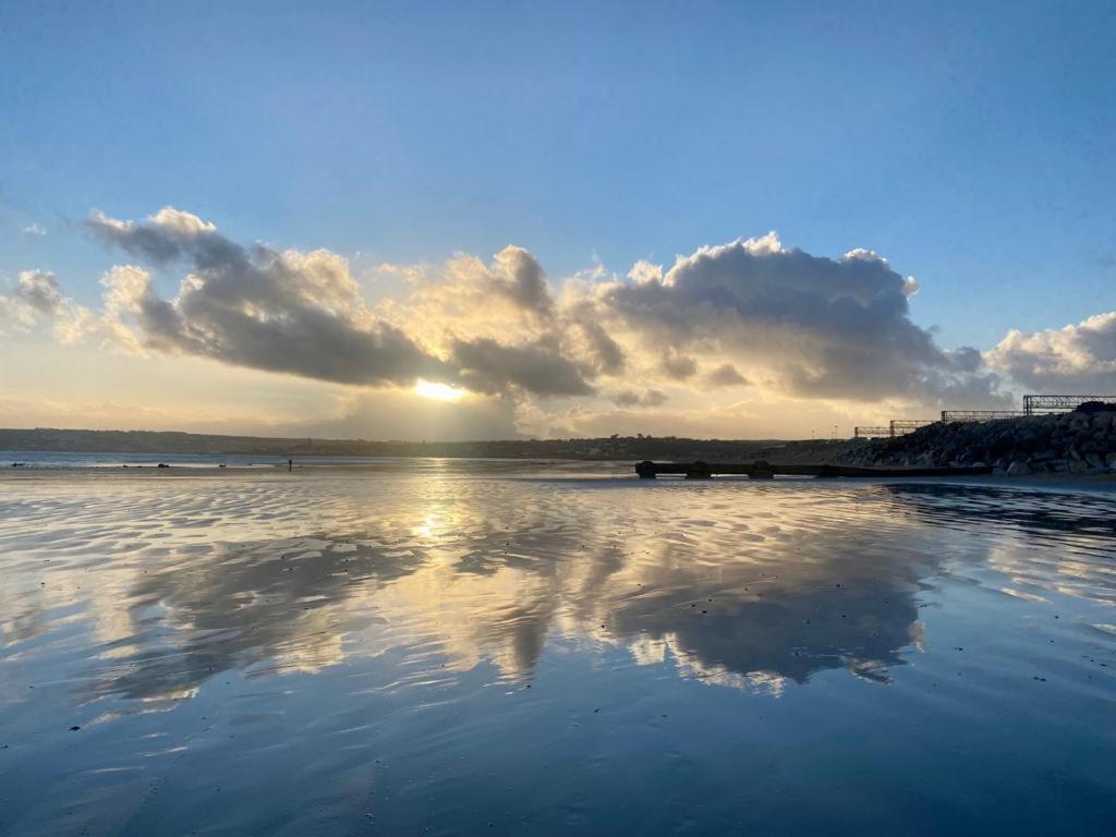 2 Bedroom Cottage Sleeps 4 With Hot-Tub, & Shared Pool Use Sennen Exterior foto